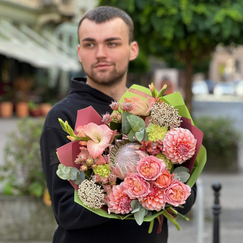 Букет у соковитих відтінках з протеєю «Персиковий світанок»