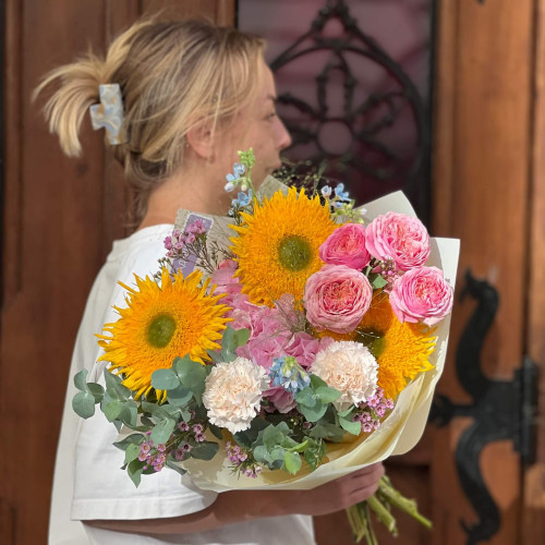 Яскравий букет з соняшниками «Замріяне сонце»