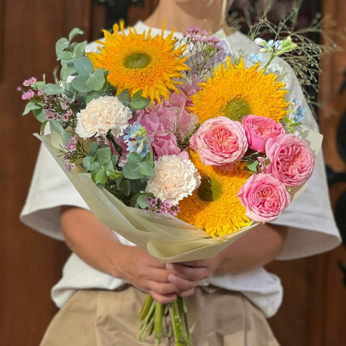 Яскравий букет з соняшниками «Замріяне сонце»