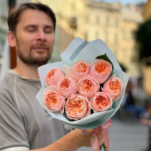 9 Juliet peony-shaped roses by David Austin in the bouquet «Austin's Dream»
