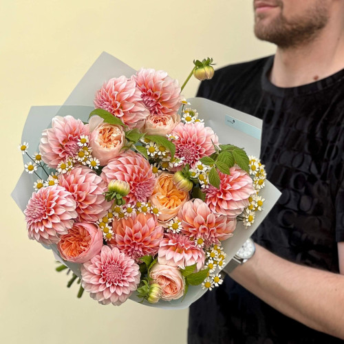 Розкішний букет з даліями Peaches N’ Cream «Персиковий сад»