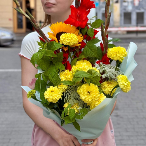 Яскравий букет з чорнобривцями «Свято Осені»