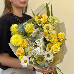 Яскравий букет у жовтих відтінках «Сонячна мелодія»