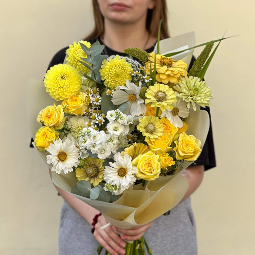 Яскравий букет у жовтих відтінках «Сонячна мелодія»