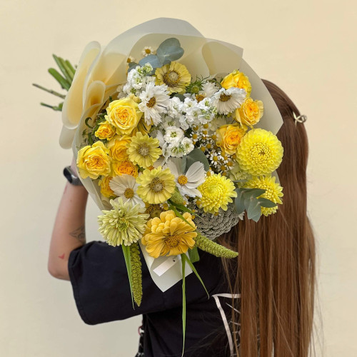 Яскравий букет у жовтих відтінках «Сонячна мелодія»