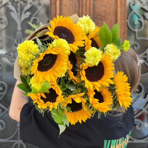 Теплий букет із соняхами та чорнобривцями «Літнє сонечко»