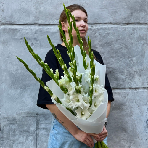11 білосніжних гладіолусів у букеті «Танець лебедів»