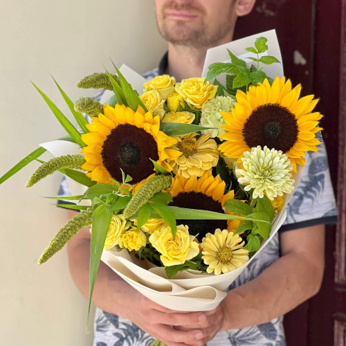 Яскравий сонячний букет «Медовий пірует»