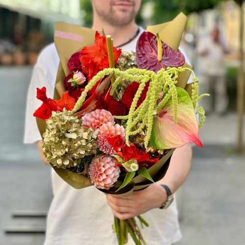 Цікавий букет з геліконією «Золотий калейдоскоп»