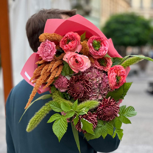 Bright seasonal bouquet «Autumn Serenade»