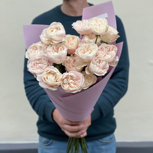 19 вишуканих півонієвидних троянд сорту Chiffon у букеті «Мерехтливе сяйво»