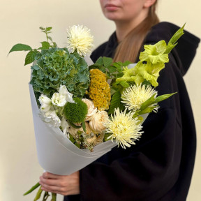 Незвичайний букет з брасікою та гладіолусами «Садова алхімія»