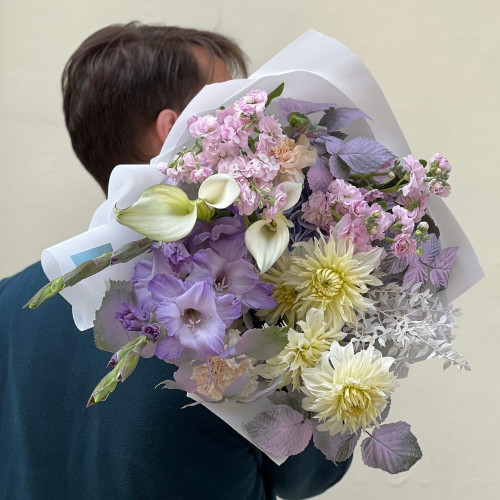 Світлий біло-бузковий букет «Казки Фей»