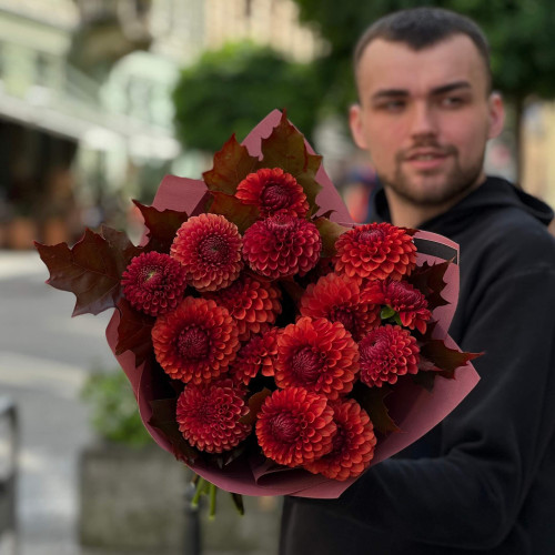 Роскошный осенний букет из георгин Brown Sugar «Очаровательная Людмила»