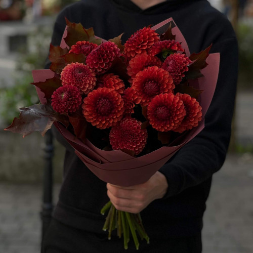 Роскошный осенний букет из георгин Brown Sugar «Очаровательная Людмила»
