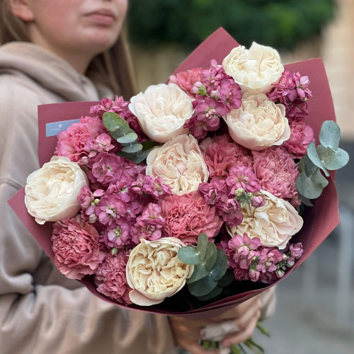 Пастельний букет з трояндами від плантації VIP Roses «Аромат Надії»