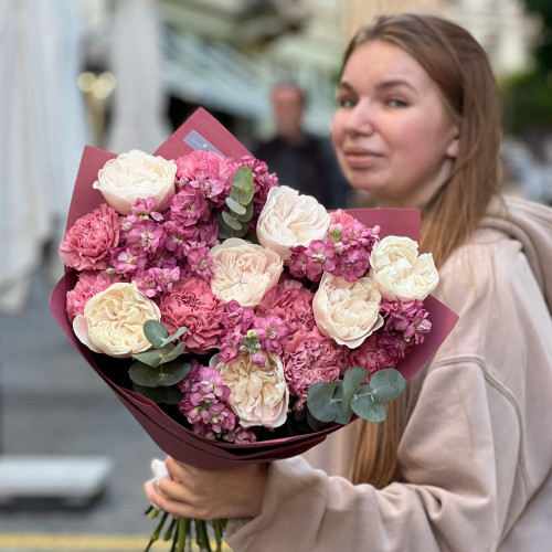 Пастельний букет з трояндами від плантації VIP Roses «Аромат Надії»