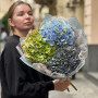 Незвичний мікс гортензій у букеті «Лісовий туман»