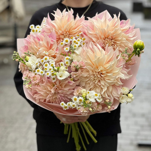 Charming bouquet with Cafe au Lait dahlias «Gentle Hope»