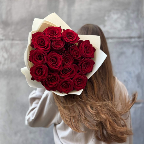 15 оксамитових темно-червоних троянд Explorer у букеті «Пристрасна Віра»