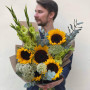 Яскравий букет з соняшниками та гладіолусами «Сонячний лайм»