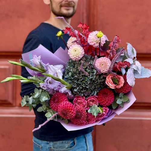 Original seasonal bouquet with hydrangea and gladioli «Lavender September»