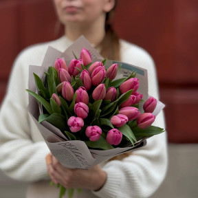 25 малинових тюльпанів у букеті «Солоденький дарунок»