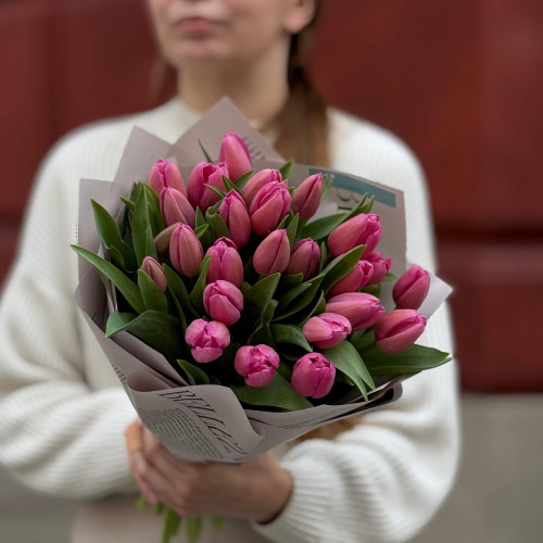 25 малинових тюльпанів у букеті «Солоденький дарунок»