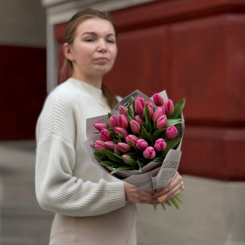 25 малинових тюльпанів у букеті «Солоденький дарунок»