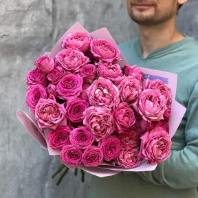 Чарівний букет із 9 гілок кущових троянд сортів Julieta Cerise та Fuchsia Lace «Малинова гармонія»