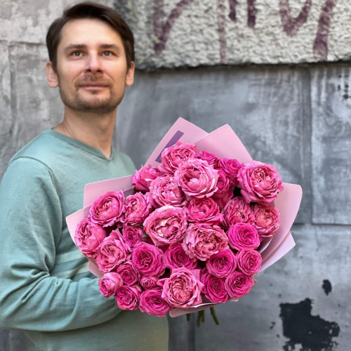 Чарівний букет із 9 гілок кущових троянд сортів Julieta Cerise та Fuchsia Lace «Малинова гармонія»