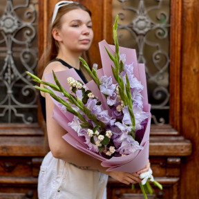 7 фіолетових гладіолусів у букеті «Загадкова галявина»