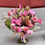 Розкішний букет у каркасній техніці з даліями Peaches N’ Cream «Медовий вихор»
