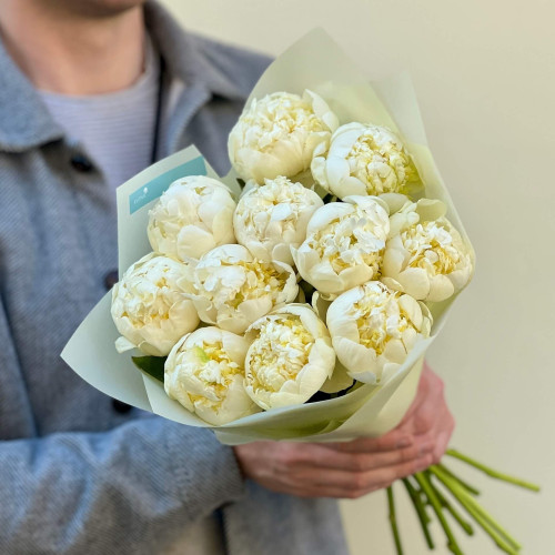 11 пионов сорта Bridal Shower в букете «Лимонный туман»