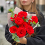 9 яскраво-червоних троянд Nina у букеті «Палкий момент»