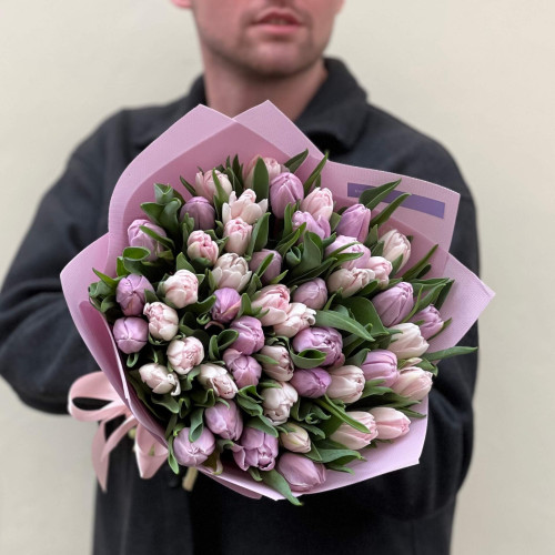 47 ніжних півонієвидних тюльпанів у букеті «Лавандові льодяники»