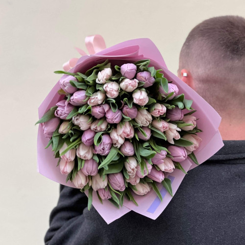 47 ніжних півонієвидних тюльпанів у букеті «Лавандові льодяники»