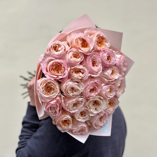 23 персикові півонієвидні троянди Tie-Dye у букеті «Світанковий спів»