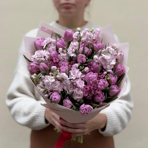 Запашний весняний букет з тюльпанами та матіолою «Львівська мрія»