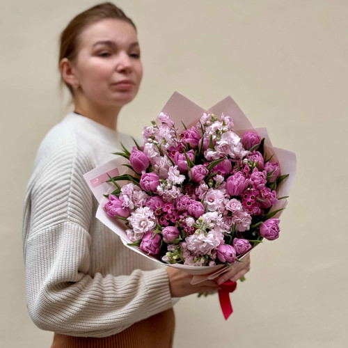 Запашний весняний букет з тюльпанами та матіолою «Львівська мрія»