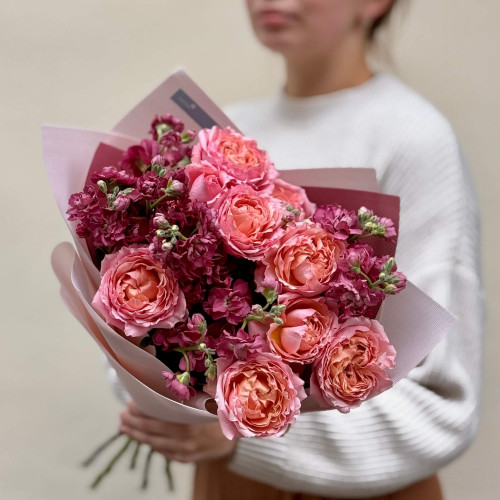 Cute fragrant bouquet with spray matthiola «Scented Jam»