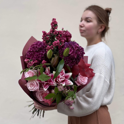 Розкішний букет з лілією «Аметистові сни»