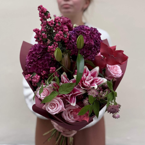 Розкішний букет з лілією «Аметистові сни»