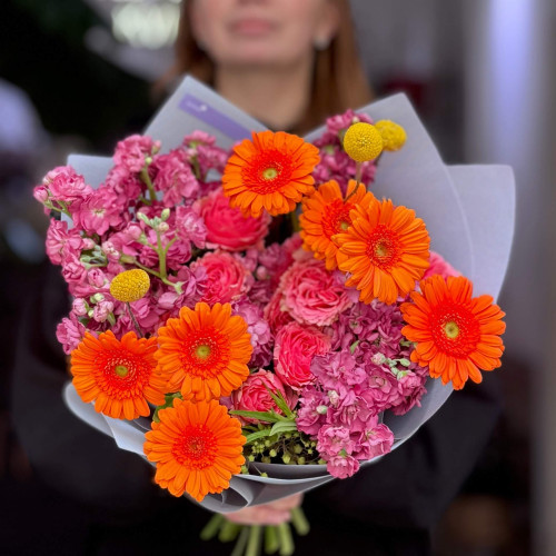 Яскравий букет з герберами та матіолою «Осіння заграва»