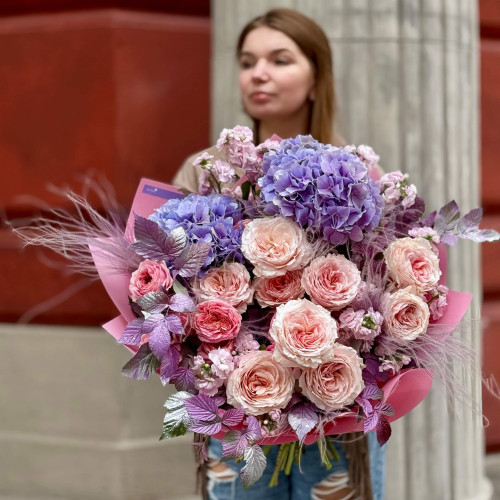 Luxurious bouquet with Japanese peony-shaped roses Tsumugi «Evening Breeze»