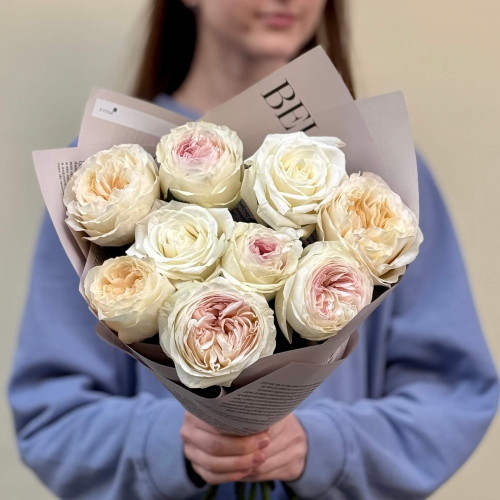 Мікс із 9 світлих еквадорських троянд «Білий сатин»