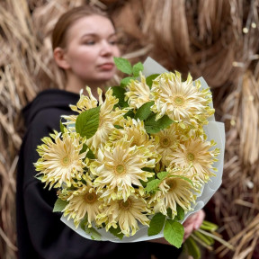 Сонячний букет з 15 герберами Pasta Carbonara «Італійська вечеря»