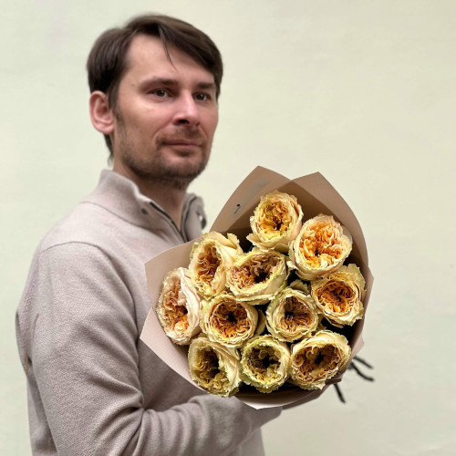 Роскошный букет из карамельной пионовидной розы Crystal «Цитриновое ожерелье»