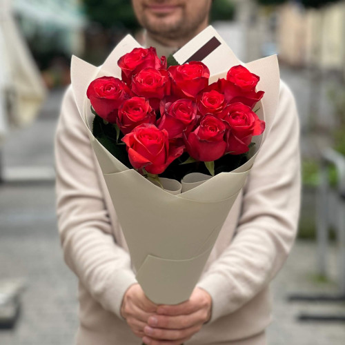 11 темно-червоних троянд сорту Bromo у букеті «Осінній гранат»