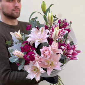 Ароматний букет з лілією та матіолою «Квітковий шлейф»